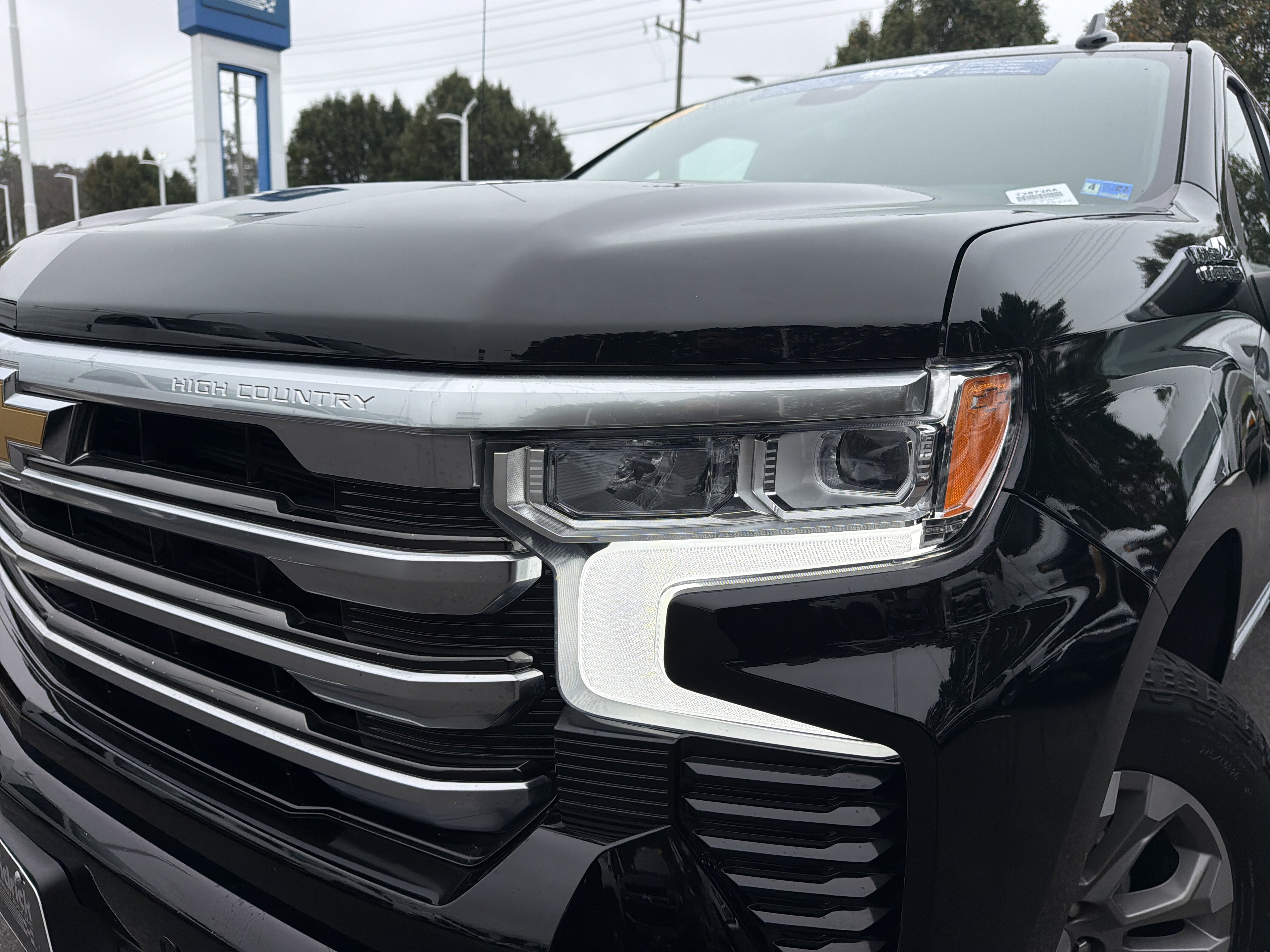 Used 2023 Chevrolet Silverado 1500 High Country w/ Technology Package AWD/4WD image 6