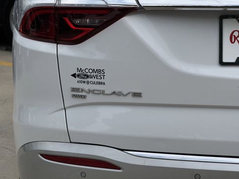 Used 2024 Buick Enclave Premium image 7