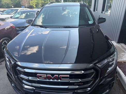 Used 2023 GMC Terrain AT4 AWD/4WD image 2