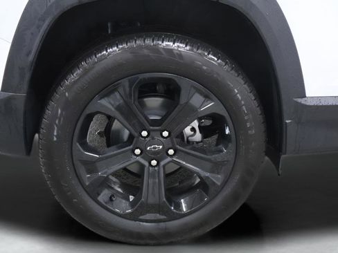 New 2026 Chevrolet Equinox LT w/ Convenience Package II FWD image 36