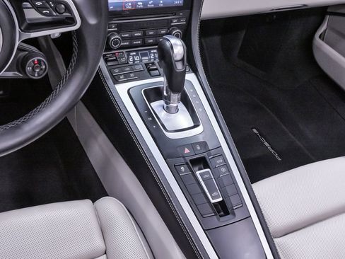 Used 2018 Porsche 718 Boxster S image 17