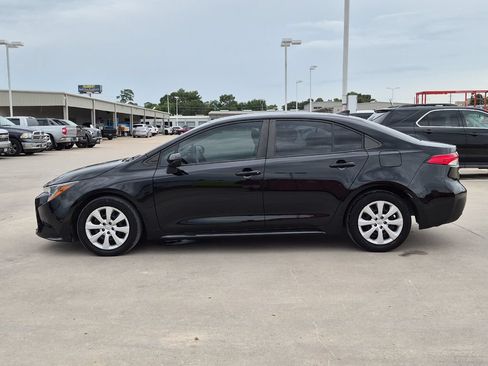 Used 2024 Toyota Corolla LE FWD image 3