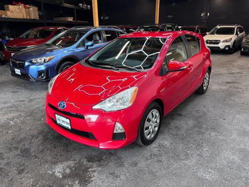 Used 2014 Toyota Prius C Three FWD image 3