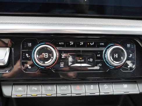 Certified 2023 GMC Sierra 1500 Denali AWD/4WD image 30
