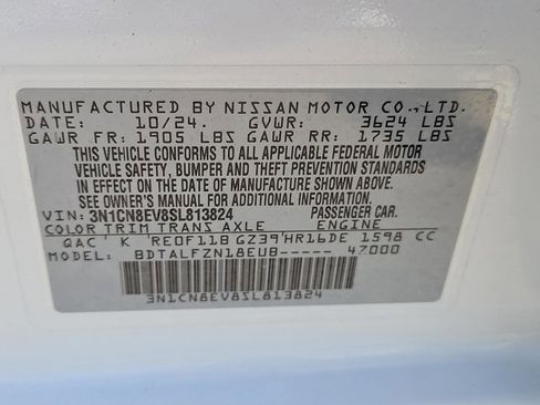 Used 2025 Nissan Versa SV w/ Trunk Package image 30