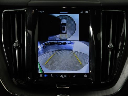 Used 2025 Volvo XC60 B5 Plus image 16