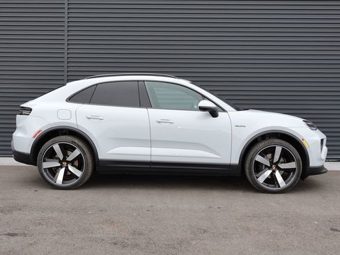 New 2026 Porsche Macan 4 Electric AWD/4WD image 8
