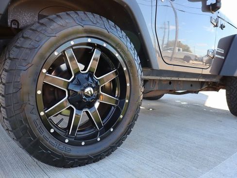 Used 2016 Jeep Wrangler Sport image 29