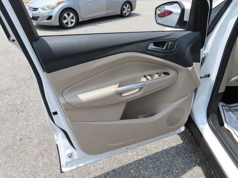 Used 2018 Ford Escape SE w/ SE Sync 3 Package FWD image 13