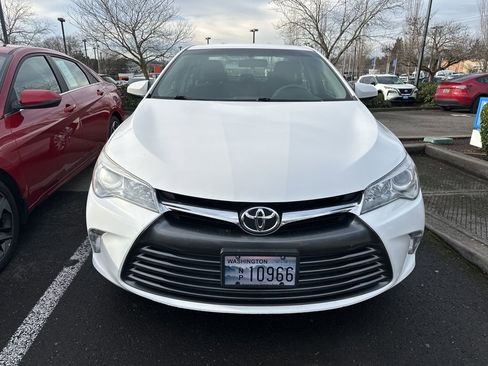 Used 2015 Toyota Camry LE image 2