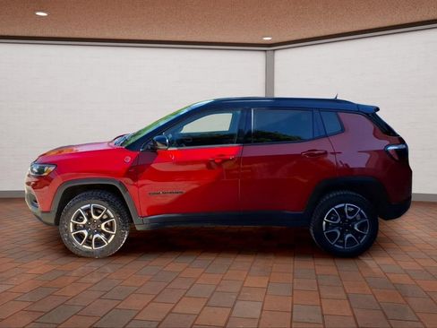 Used 2025 Jeep Compass Trailhawk AWD/4WD image 8