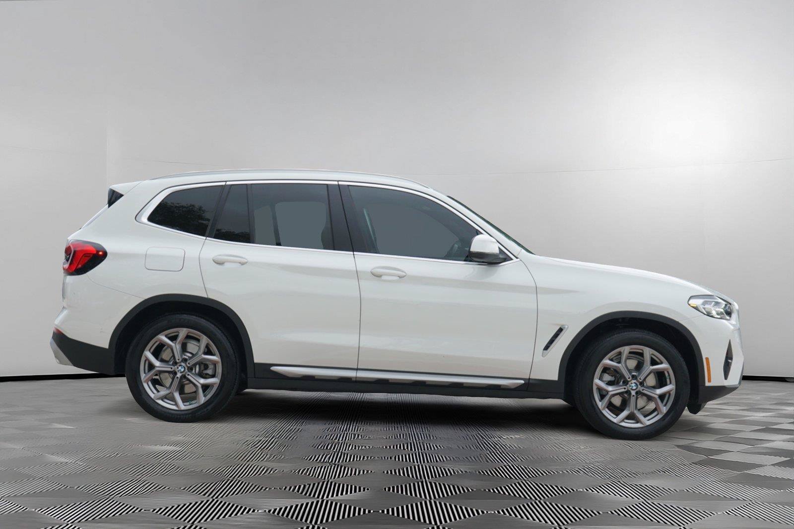 Used 2023 BMW X3 xDrive30i w/ Convenience Package AWD/4WD image 4
