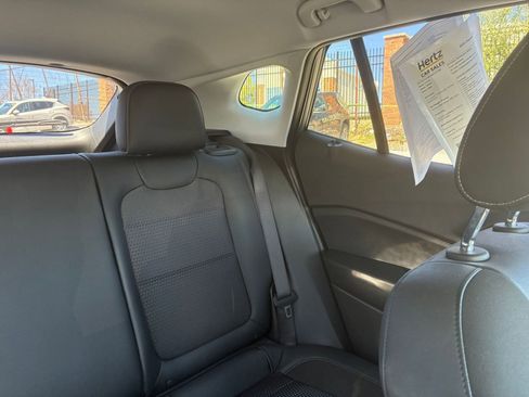 Used 2025 Chevrolet Trax LT image 32