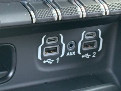 Used 2021 RAM 1500 Big Horn AWD/4WD image 18