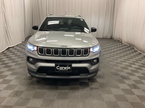 Used 2023 Jeep Compass Latitude w/ Convenience Group AWD/4WD image 11