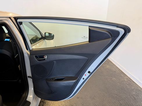 Used 2013 Hyundai Veloster RE:MIX Edition FWD image 30