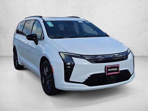 New 2027 Chrysler Pacifica Limited w/ S Appearance Package AWD/4WD image 7