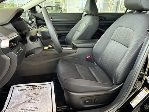 Used 2025 Nissan Altima 2.5 SV FWD image 19