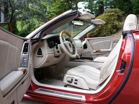 Used 2004 Cadillac XLR RWD image 37