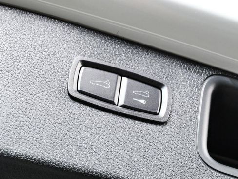 New 2026 Porsche Macan Turbo AWD/4WD image 33
