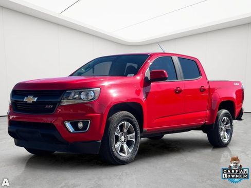 Used 2019 Chevrolet Colorado Z71 AWD/4WD image 2
