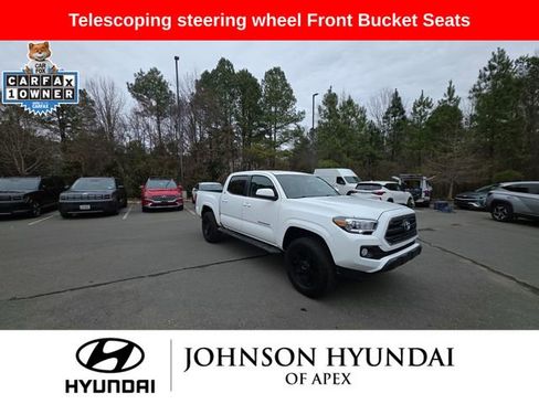 Used 2016 Toyota Tacoma SR5 w/ Towing Package image 13
