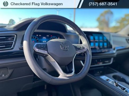 Used 2024 Volkswagen Atlas Cross Sport SE image 16