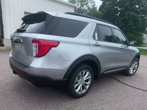Used 2023 Ford Explorer XLT w/ Equipment Group 202A AWD/4WD image 2