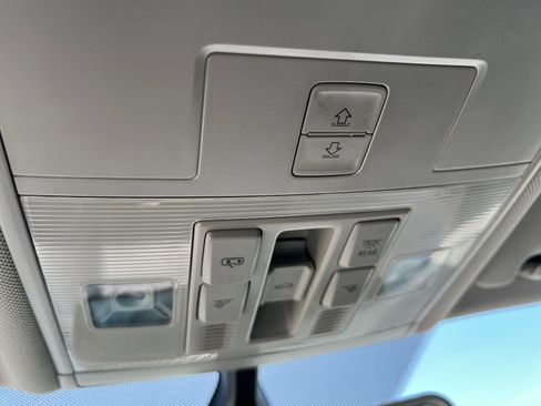 Used 2019 Volkswagen Tiguan S image 27