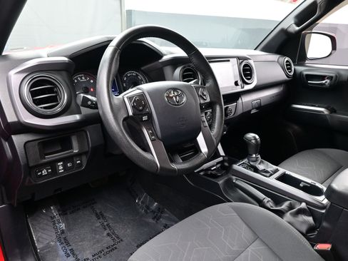 Used 2019 Toyota Tacoma TRD Sport image 12