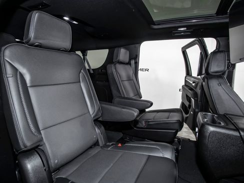Used 2024 GMC Yukon XL Denali w/ Advanced Technology Package AWD/4WD image 17
