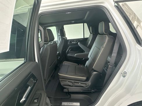 Used 2025 GMC Yukon Elevation w/ Technology Package AWD/4WD image 10
