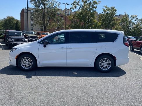 New 2026 Chrysler Voyager LX image 4
