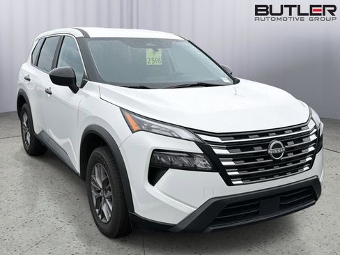 Used 2024 Nissan Rogue S FWD image 5