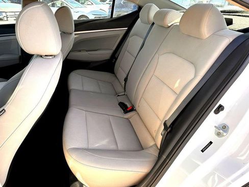 Used 2017 Hyundai Elantra SE image 18