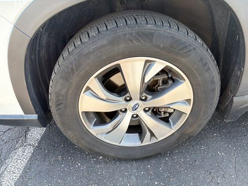Used 2021 Subaru Ascent Premium w/ Convenience Package AWD/4WD image 9
