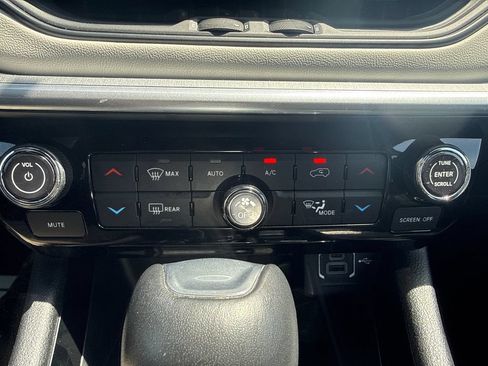 Used 2025 Jeep Compass Limited AWD/4WD image 17