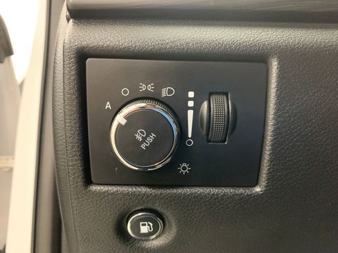 Used 2019 Jeep Grand Cherokee Altitude AWD/4WD image 15