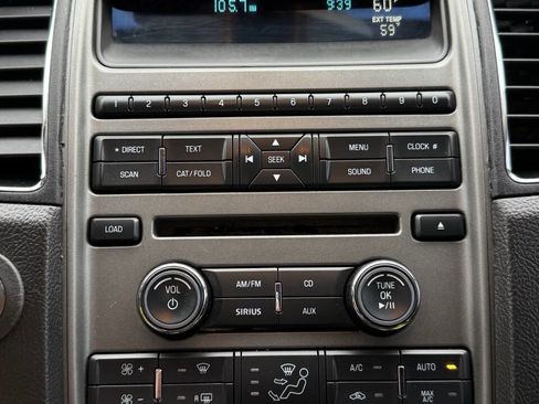 Used 2011 Ford Taurus SEL image 16