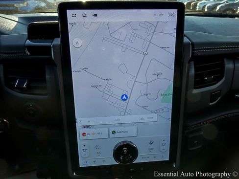 Used 2024 Ford Expedition Platinum image 26