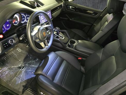 Used 2021 Porsche Cayenne GTS image 17