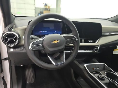 New 2026 Chevrolet Equinox LT w/ Convenience Package II image 11