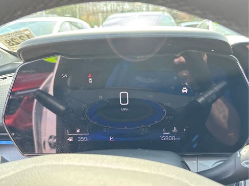 Certified 2024 Chevrolet Trax LT w/ Driver Confidence Package image 16