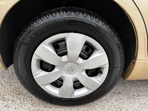 Used 2011 Toyota Camry LE image 13