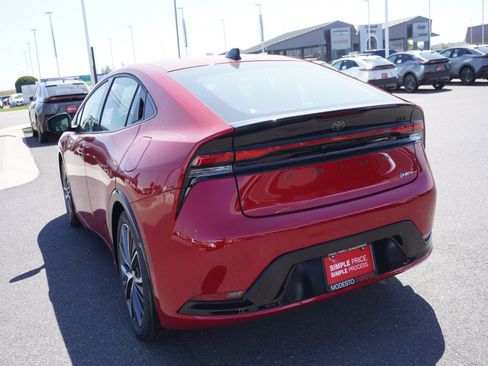 New 2027 Toyota Prius XLE FWD image 8