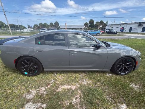 Used 2019 Dodge Charger SXT w/ Blacktop Package RWD image 7