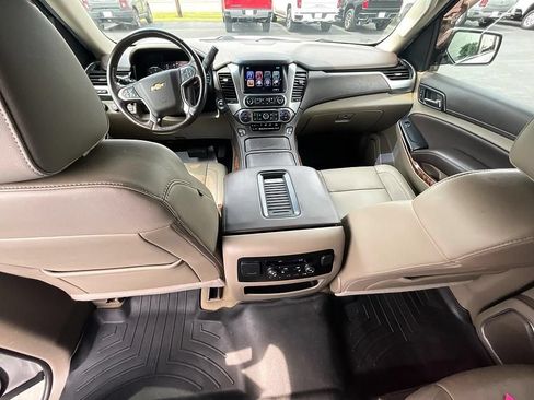 Used 2017 Chevrolet Suburban Premier AWD/4WD image 3