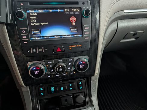 Used 2017 Chevrolet Traverse LT AWD/4WD image 13