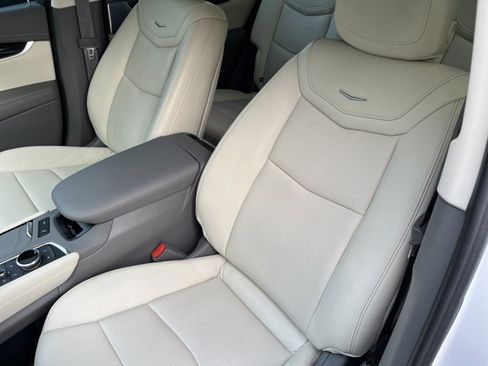 Used 2024 Cadillac XT6 Premium Luxury w/ Technology Package image 13