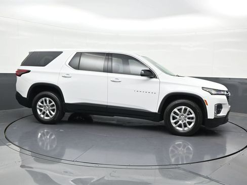 Used 2023 Chevrolet Traverse LS FWD image 7